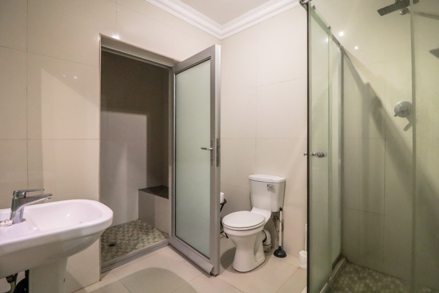 6 Bedroom Property for Sale in Heuwelsig Free State